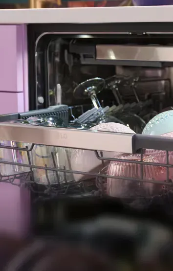 lg dishwasher lifestyle image