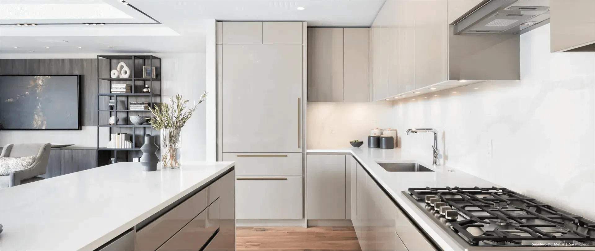 Modern White Kitchen with Luxury Kitchen Products