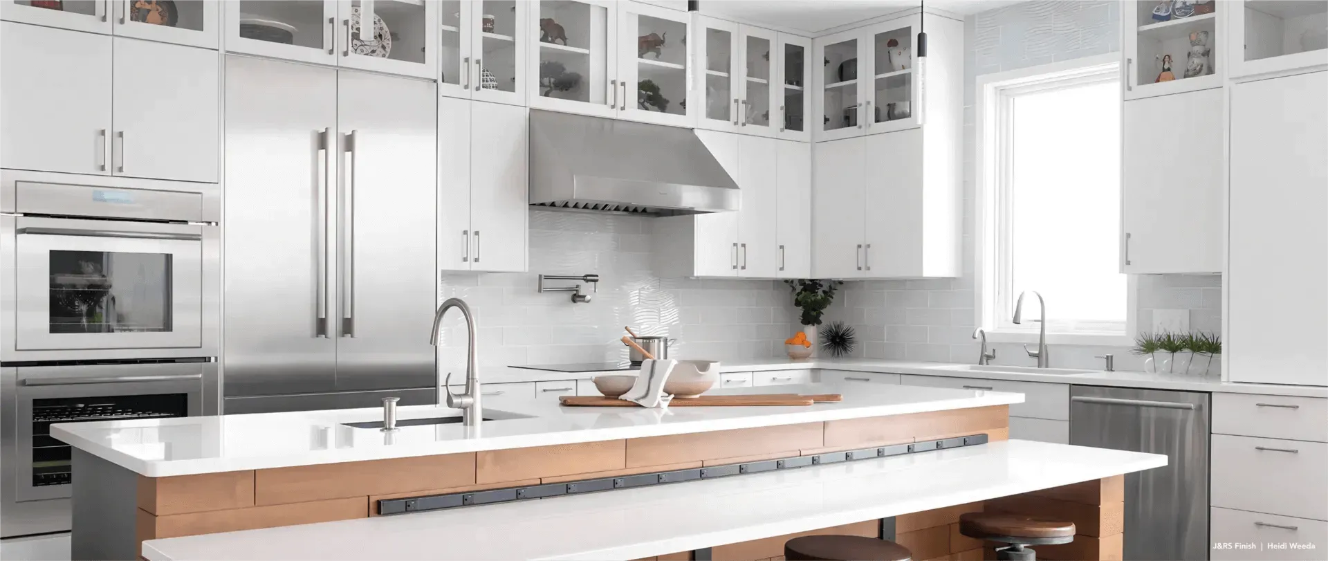 Modern White Kitchen with Luxury Kitchen Products