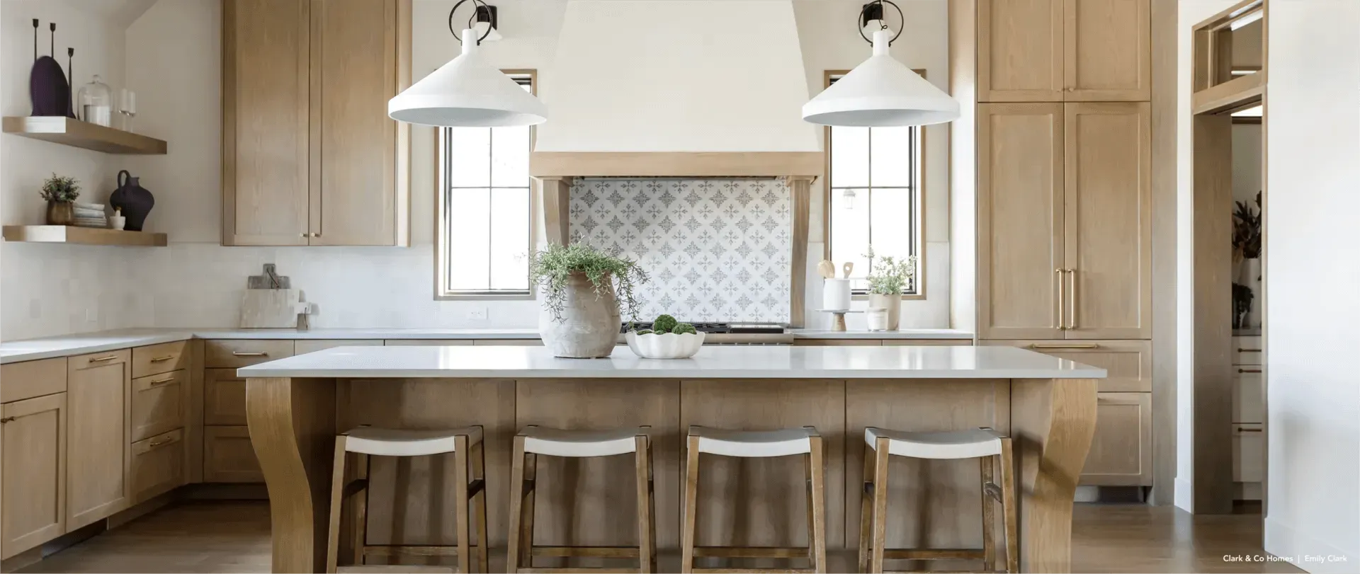 Modern Light Wood Colored Kitchen with Luxury Kitchen Products