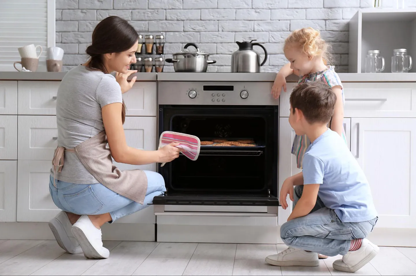 a family cooking with quality range and oven in PA