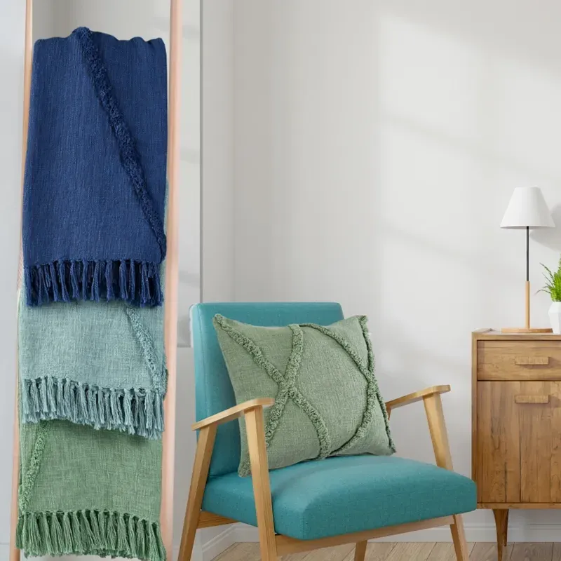 Decorative Pillows And Blankets