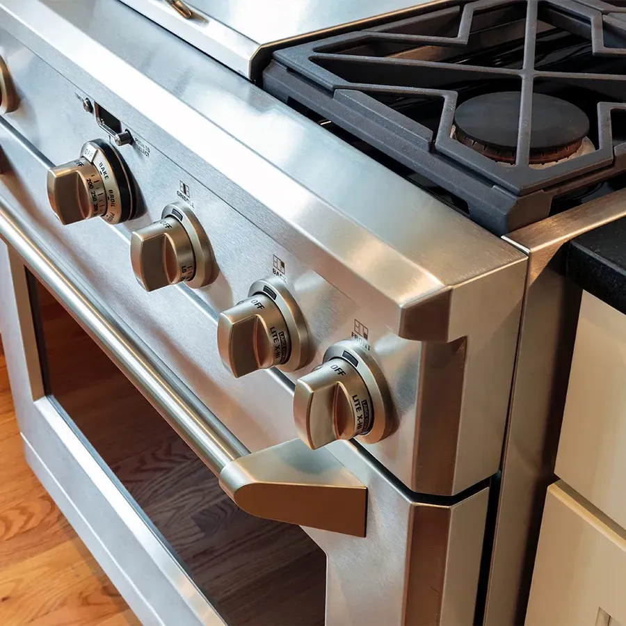 Modern kitchen ranges and cooktops