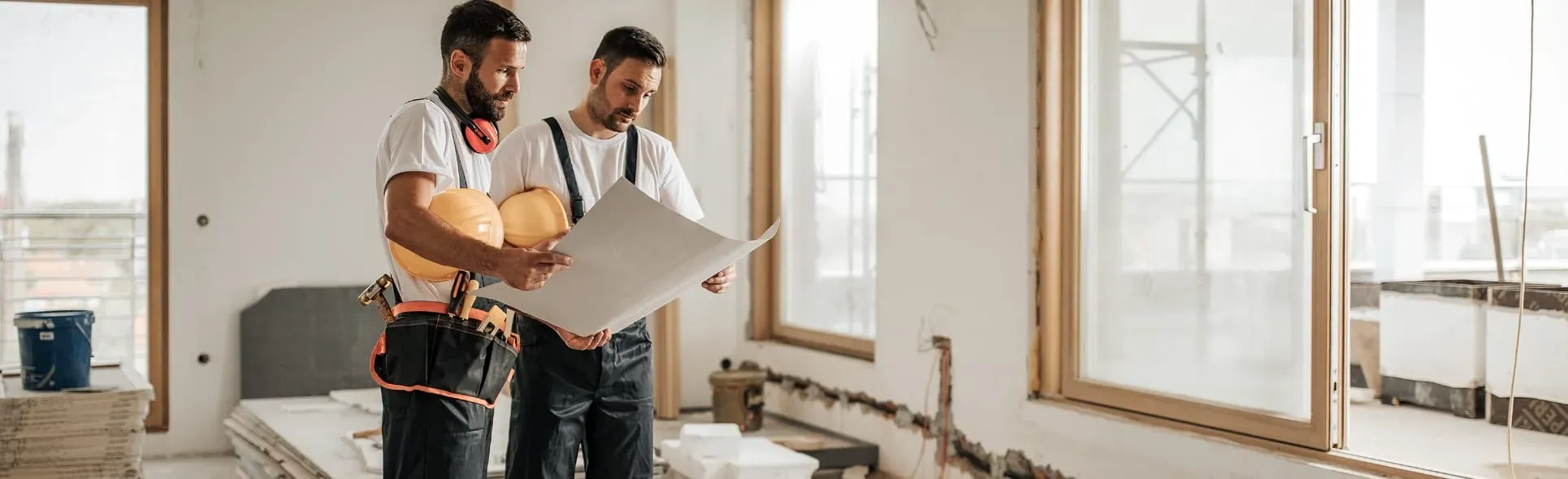 Image of builders going over plans