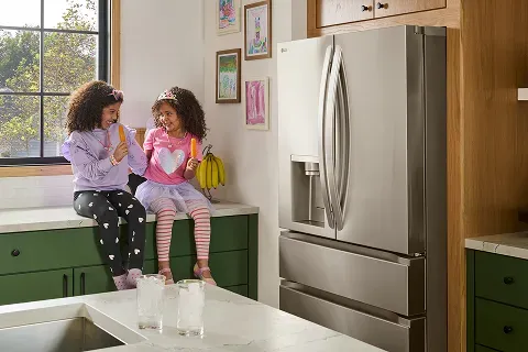 samsung-refrigerator-little-girls-eating-popsicles